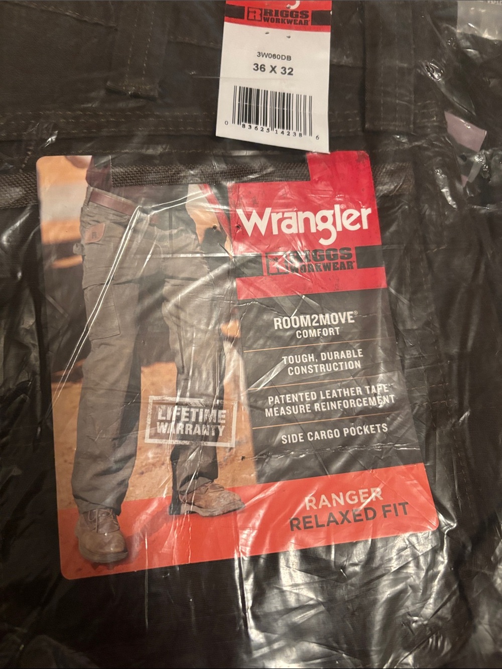 Wrangler Men's Cargo Pants - Dark Brown